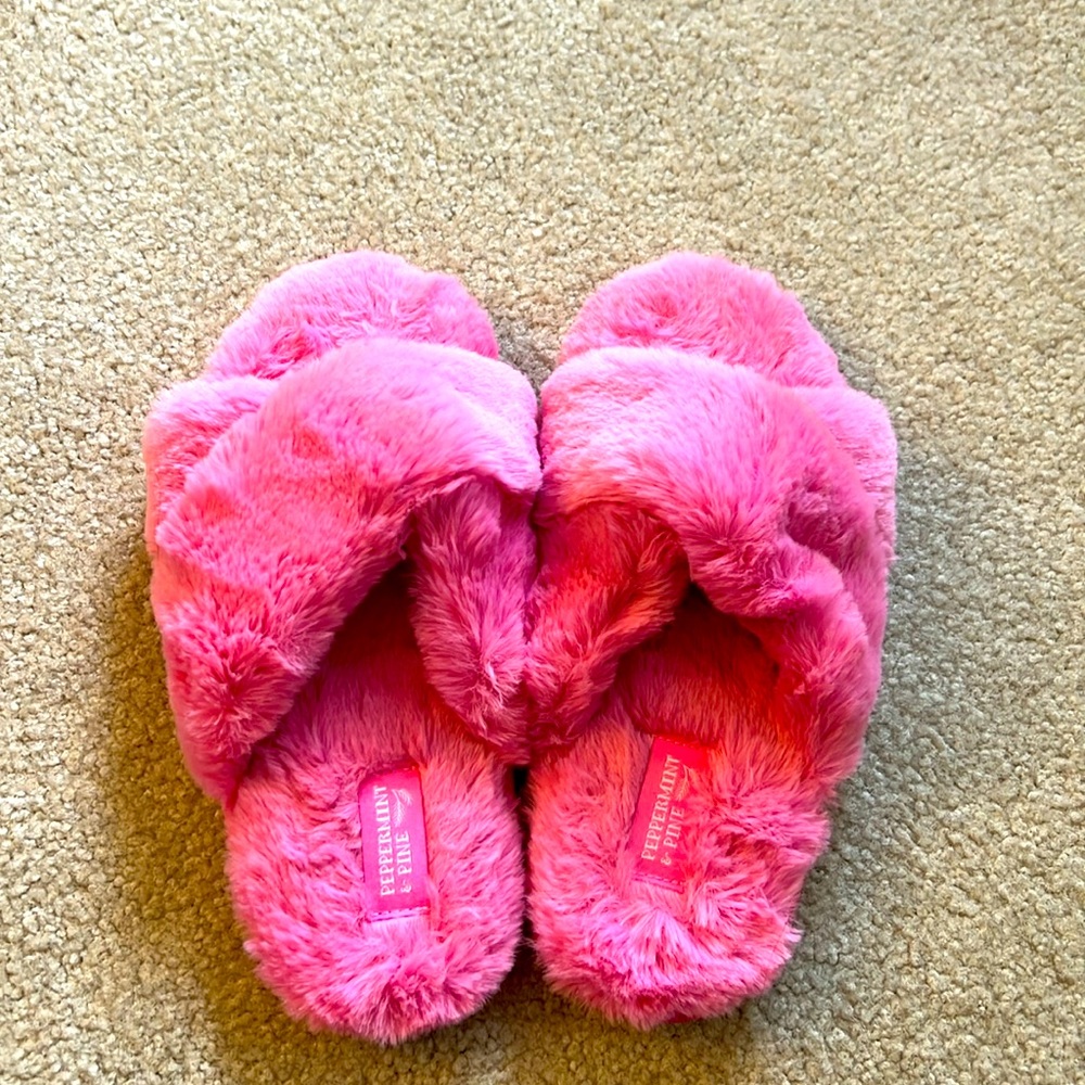 Women’s cute pink slippers